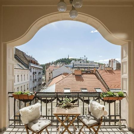 Skyline Serenity Retreat @Vaci Most Famous Street Apartment Budapest Luaran gambar