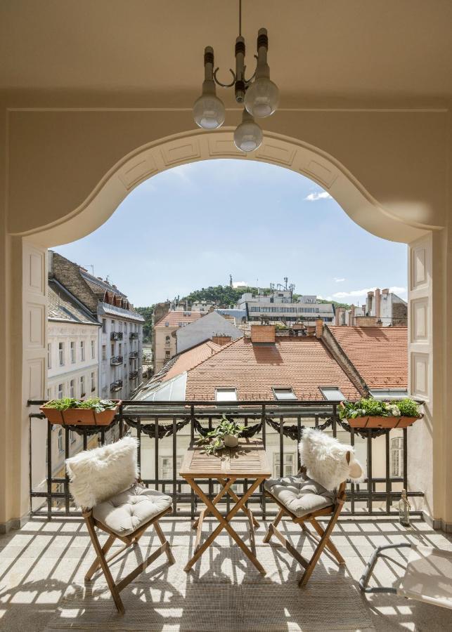 Skyline Serenity Retreat @Vaci Most Famous Street Apartment Budapest Luaran gambar