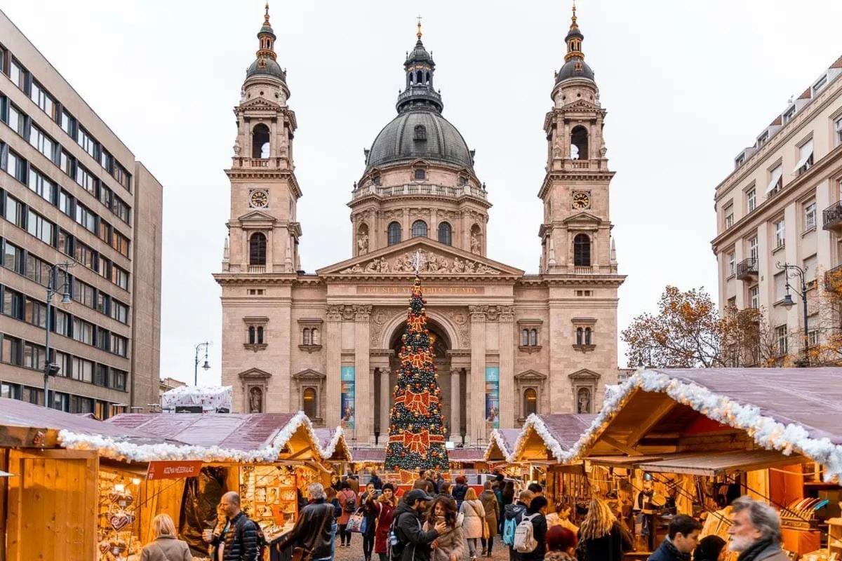 Skyline Serenity Retreat @Vaci Most Famous Street Apartment Budapest Luaran gambar