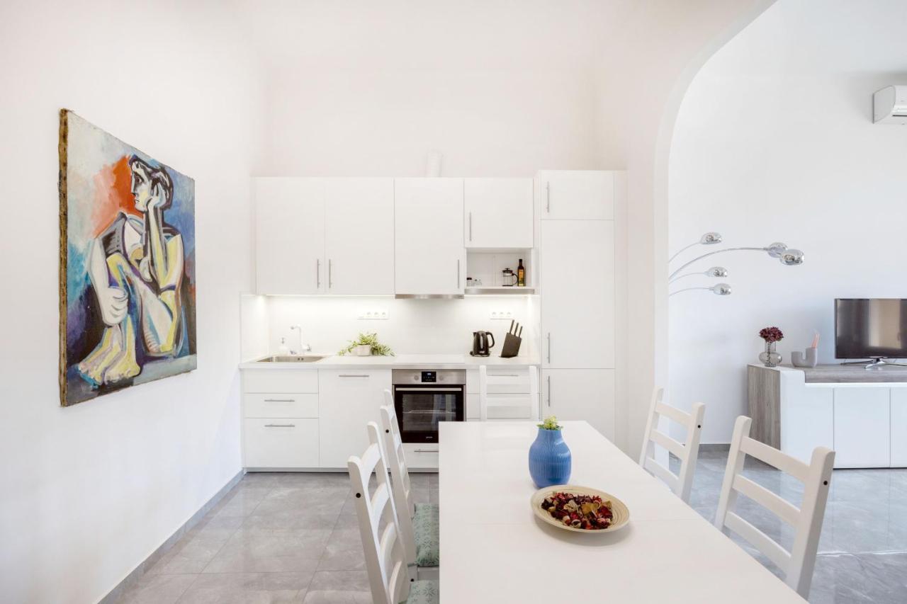 Skyline Serenity Retreat @Vaci Most Famous Street Budapest Luaran gambar