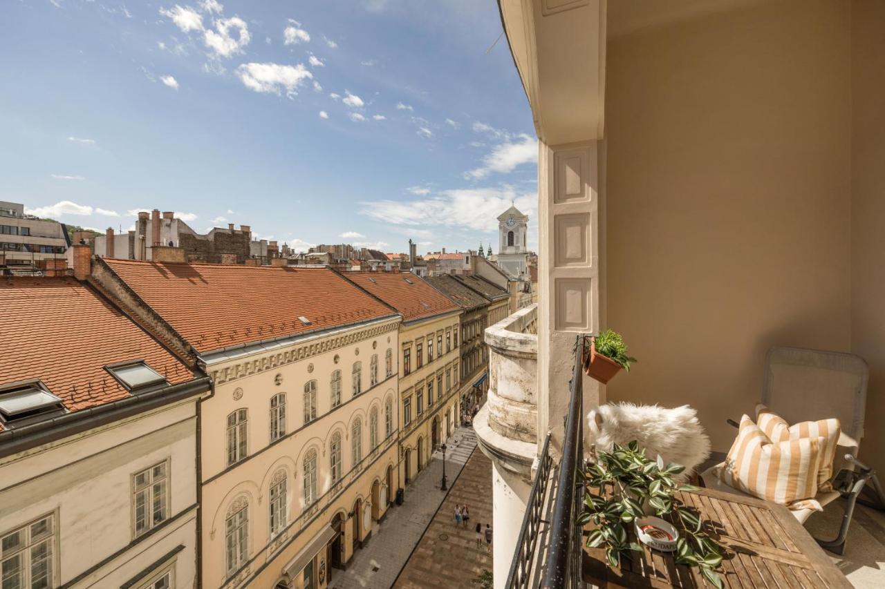 Skyline Serenity Retreat @Vaci Most Famous Street Apartment Budapest Luaran gambar